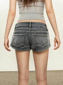 Rina Fox Shorts in denim con applicazioni di strass, adatti per l'estate