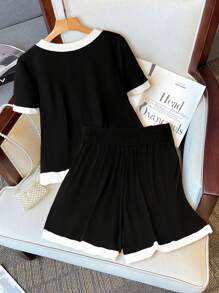SHEIN Clasi Bộ 2 áo cánh và quần short màu tương phản đen trắng cổ chữ V cỡ lớn cho nữ - Đen và trắng - Xem 2