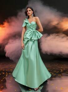 Glamrae فستان لموسم الربيع والصيف أنيق فاخر وأنيق ذو ظل أخضر براق بقماش الساتان ذو تصميم متباين في الرقبة بنسيج ثلاثي الأبعاد على شكل زهرة متجعّد مع ذيل مصغّر مائل وأشرطة خلفية مربوطة، مناسب لحفلات العشاء وعيد العروس والموعد وحفلة عيد الميلاد والعطلات والحفلات الرسمية والزفاف (طراز ثقيل)، لزوار حفل الزفاف