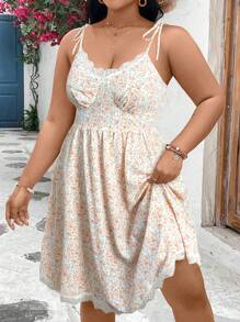 SHEIN Franclia Vestido de vacaciones con encaje de contraste y estampado floral menudo para mujer de talla grande