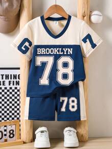 SHEIN Genkimix Kids 2 件套年轻男孩运动休闲 V 领短袖 T 恤和印花运动短裤套装，适合日常穿着、运动活动、夏季