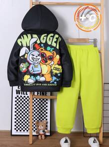 2 pièces Pulls à capuche essentiels adolescents décontractés, confortables, mode simple et pratique. Motif de graffiti de dessin animé doux et épais, idéal pour l'automne et l'hiver. Ensemble de t-shirt à capuche noir et pantalon de jogging pour jeunes garçons, adapté à l'école, aux voyages et aux sports.
