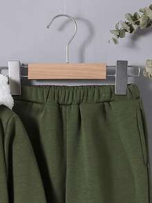 男孩子們的可愛舒適的毛絨熊拼接連帽衫,對比色配色,配上純色長褲和刺繡毛絨手套 - 綠色 - 查看 8