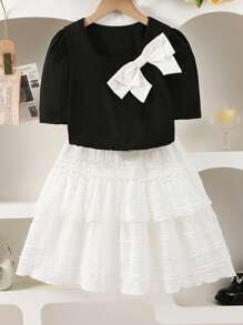 Conjunto de 2 piezas para niñas: Camiseta de manga corta de cuello cuadrado negro con decoración de lazo y falda blanca de volantes multicapa - Multicolor - Ver 1