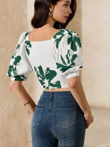 Aveloria Rosie 法式浪漫优雅方领泡泡袖短款衬衫，深色背景和大花印花，适合女性波西米亚度假时尚风格，夏季全身印花