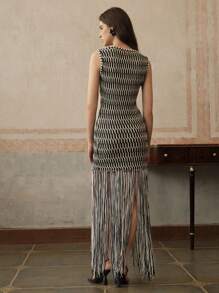 SHEIN x PRISCILA & JIMENA Anewsta 手工编织黑白流苏吊带连衣裙，夏季时尚设计，流苏连衣裙 - 黑色 - 查看 2