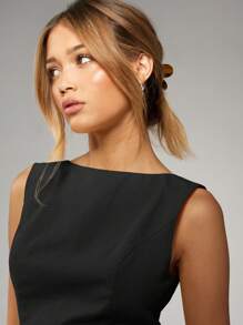 MISSGUIDED 无袖紧身迷你连衣裙，深V露背设计，适合派对、夜店、晚宴等场合，修身剪裁，时尚别致，尽显优雅气质。 - 黑色 - 查看 3