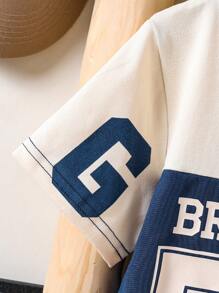 SHEIN Genkimix Kids 2 件套年轻男孩运动休闲 V 领短袖 T 恤和印花运动短裤套装，适合日常穿着、运动活动、夏季