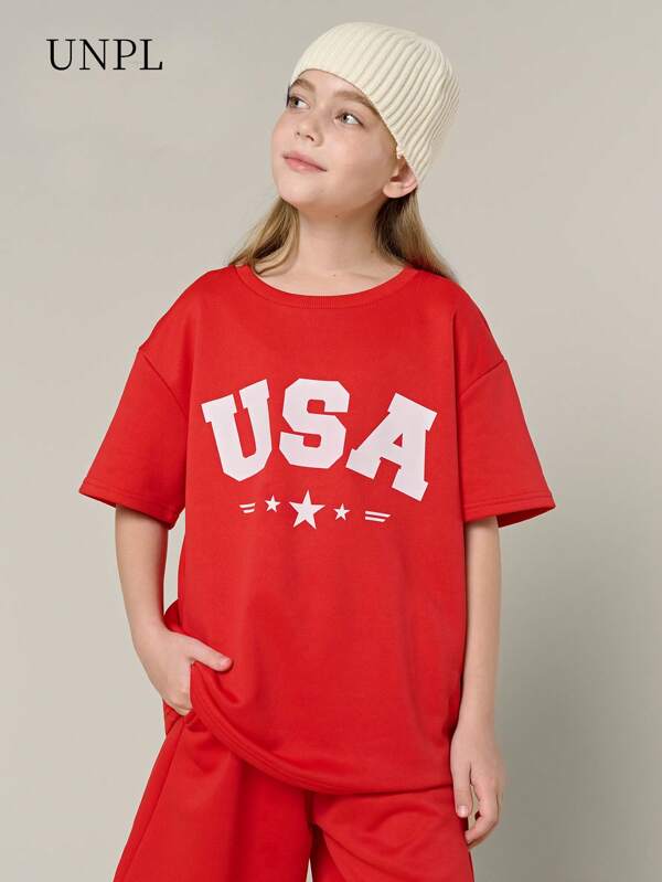 SHEIN Set di maglietta a maniche corte e pantaloncini con stampa di lettere, vestibilità morbida, adatto per ragazze in età preadolescenziale. Questo set è progettato per le ragazze in età preadolescenziale, combinando perfettamente moda e comfort, consentendo alle ragazze di mostrare il loro fascino unico e brillare con sicurezza in varie occasioni.