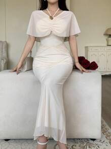 Modelyn Robe d'été minimaliste, sexy, au style français, avec un décolleté en filet, un décor métallique et des plis - Nude - Voir 1