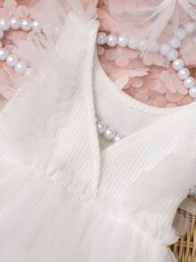 SHEIN Newborn Girl Photography Outfits Newborn Lace Romper Set Infant Photoshoot Props Baby Girl Contrast Mesh Bodysuit With Headband - White - View 4