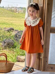 SHEIN Vintaside Kids Vestido de manga corta para niña con cuello Peter Pan, bordado floral, color naranja, adecuado para festivales, uso diario casual y fiestas relajadas