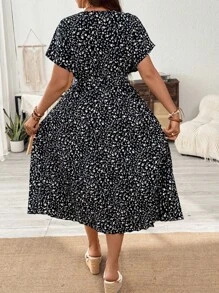 Flirla Plus Size Women's Floral Print Pleat Detail Dress Maxi Women Outfit - Black - View 2