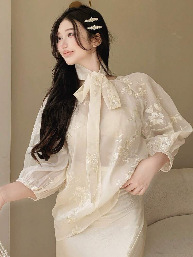 Blusa Casual Elegante de Verão Bordada com Gola Redonda para Férias