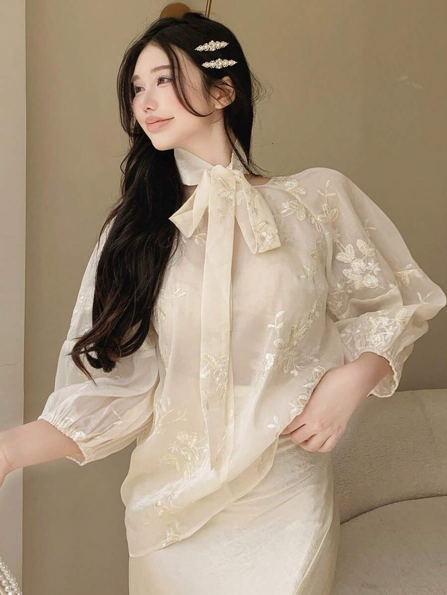 女士夏季圆领休闲优雅刺绣度假衬衫 - 杏色 - 查看 1