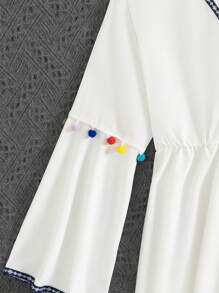 Áo choàng dài tay cổ chữ V cho bé gái tuổi mới lớn, màu trắng viền đen và họa tiết tua rua nhiều màu, thiết kế thời trang và tối giản - trắng - Xem 6