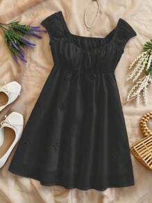SHEIN Unity Vestido de vacaciones mini con escote cuadrado, volantes, nudo delantero, bordado floral y calado - Negro - View 4