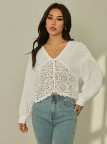 SHEIN PETITE Blusa de manga larga con cuello en V y patrón calado para mujeres, tallas pequeñas - Blanco - Ver 4