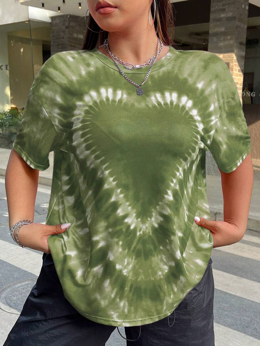 SHEIN EZwear Camiseta de manga corta casual y versátil con estampado de corazón para mujer de talla grande - Verde militar - Ver 1