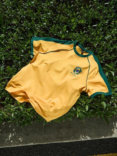 Manfinity Campus Court 1 pieza Camiseta holgada de manga raglán para hombres, con diseño de camiseta de fútbol amarilla con ribetes verdes y amarillos en los puños y el cuello, un emblema verde en el pecho izquierdo y un gran texto verde "BRASIL" y el número amarillo "7" impreso en la espalda, versátil para deportes, uso casual, diario, vuelta al colegio, gran regalo para novio, esposo o parejas Amarillo para hombres Camiseta amarilla para hombres