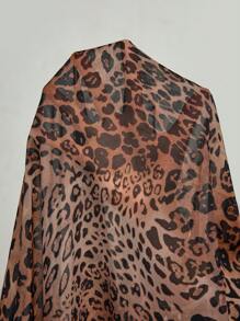 SHEIN Holidaya 2pcs Plus Size Women Holiday Style Cap Sleeve Leopard Print Chiffon Long Cami Top & Leopard Print Fitted Shorts Set