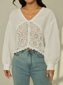 SHEIN PETITE Blusa de manga larga con cuello en V y patrón calado para mujeres, tallas pequeñas - Blanco - Ver 8