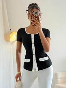 Islaluna Camiseta ajustada de manga corta para mujer con empalmado de color negro y blanco acanalado simple y pequeño