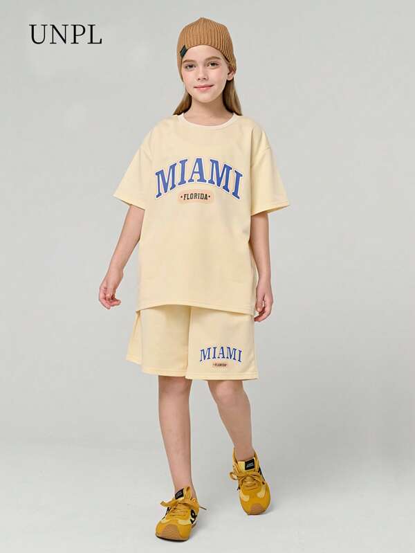 SHEIN Set da 2 pezzi per ragazze pre-adolescenti, composto da Maglietta a maniche corte con stampa a lettere, girocollo casual, e pantaloncini larghi