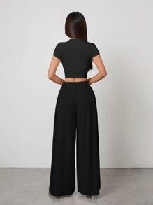 SHEIN PETITE Conjunto de outfit casual de verano con camiseta de manga corta de unicolor y pantalones de pierna ancha - Negro - Ver 2