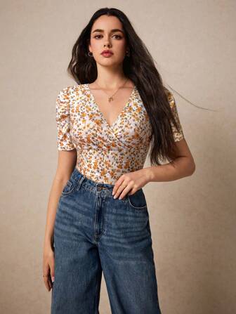 Poéselle Women's Elegant Ditsy Floral V-Neck Fitted Short Sleeve T-Shirt, Summer