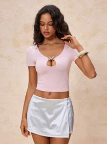 Glamine maglietta casual estiva da donna, a maniche corte, di colore unito, alla moda e sexy, con decorazione in metallo a forma di farfalla e design a rete