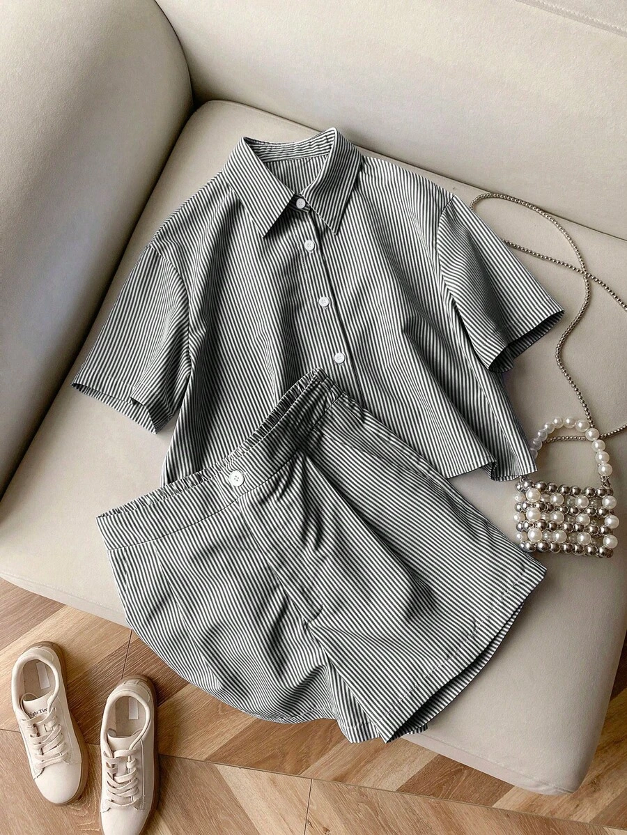 SHEIN LUNE 2件套女士夏季仿亚麻条纹开衫短裤套装，休闲度假风 - 黑與白 - 查看 1