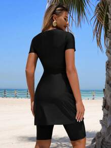 Swim Shayni Nouvelle robe d'été pour femmes avec col rond, manches courtes et ourlet à volants, décor d'étoile de mer + short court noir mi-genoux. Ensemble casual de vacances bikini