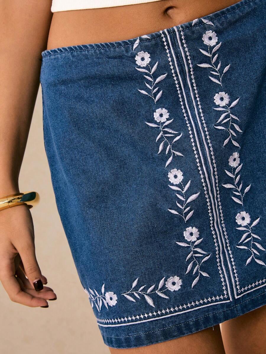 Poéselle 女式蓝色休闲花卉刺绣牛仔迷你裙，波西米亚风夏季 Y2k 乡村音乐会节 - 中等水洗藍 - 查看 1