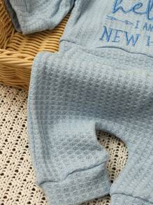 SHEIN HELLO Letter Embroidered 3pcs/Set Newborn Baby Boy/Girl Photography Outfit, Includes Top, Pants And Hat, Infant 1 Month To 100 Days Photo Studio Clothing