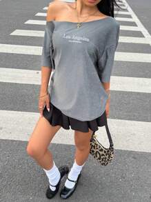 SHEIN Ragazza adolescente, T-shirt con stampa lettera a collo asimmetrico e maniche corte larghe, gonna corta plissettata a vita bassa. T-shirt a maniche corte con colore a contrasto e pantaloni dall'aderenza rilassata. Adatto per primavera/estate, stile casual, di tutti i giorni, sport, shopping, ritorno a scuola, vacanze, stile scolastico, Pasqua, festival musicali, laurea, raduni familiari