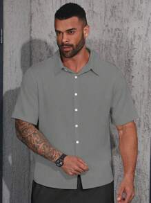 Manfinity Homme Plus Size Men's Solid Color Single Breasted Casual Office Jersey Short Sleeve Shirt