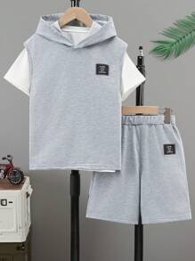 SHEIN Set da 3 pezzi di abbigliamento casual estivo per ragazzi: gilet con cappuccio, maglietta a tinta unita e pantaloncini, outfit versatile