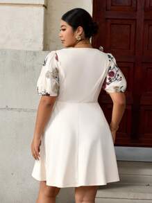 SHEIN Clasi Robe ligne A à encolure carrée française avec manches courtes, grande taille, patchwork brodé. Idéal pour le travail et les sorties - Nude - Voir 2