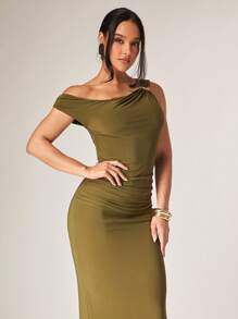Silquee Premium Quality Women Maxi Dresses,Graduation,Summer, Women's Summer Clothes, Summer Outfits, Women's Beachwear, Women's Elegant Clothes,, Women's Cruise Clothes, Ibiza Clothes, Carnival Clothes/Rave, Off-The-Shoulder Dress,Metal Buckle Decoration - Green - View 2