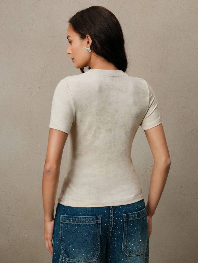 Modisches Damen T-Shirt mit kurzen Ärmeln und rundem Ausschnitt, besetzt mit Juwelen