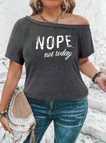 SHEIN LUNE T-shirt casual à manches courtes avec imprimé lettres asymétrique pour grandes tailles, pour femmes en été, aéroport. T-shirts graphiques pour le trajet, les vacances, minimalistes, simples et , convenant pour le port quotidien, les fêtes élégantes, les événements quotidiens, les vacances, le style bohème/boho, le retour à l'école, les concerts country, les sorties