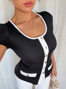 Islaluna Camiseta ajustada de manga corta para mujer con empalmado de color negro y blanco acanalado simple y pequeño