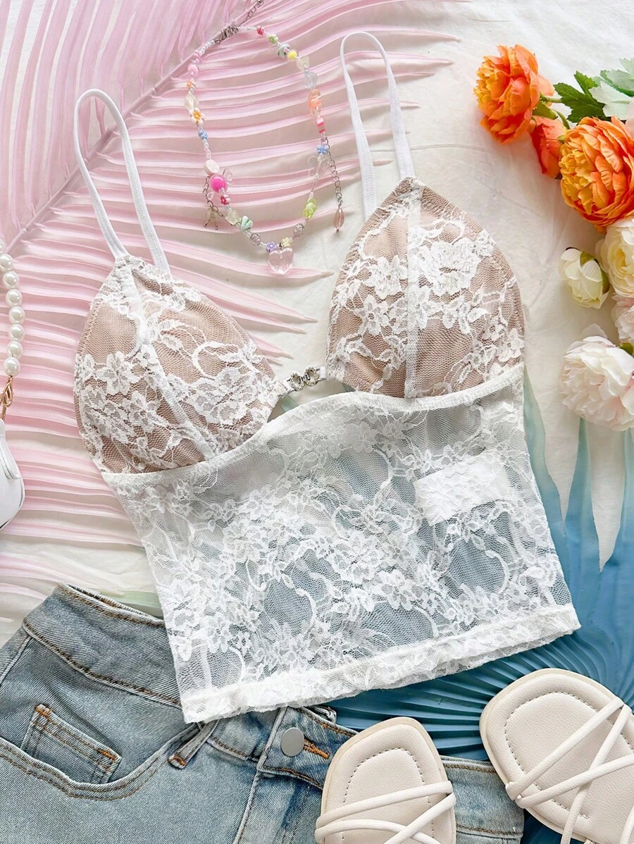 Soleia Top de mujer con tirantes de espagueti y copa triangular de encaje, top corto sexy adecuado para vacaciones, playa, citas, vacaciones, festivales de música, estilo bohemio chic - Blanco - Ver 1