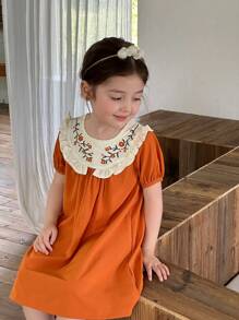 SHEIN Vintaside Kids Vestido de manga corta para niña con cuello Peter Pan, bordado floral, color naranja, adecuado para festivales, uso diario casual y fiestas relajadas