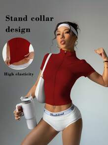 Easithlete 修身多功能运动休闲服女士拉链高领性感优雅可爱短袖瑜伽夹克 - 酒紅色 - 查看 4