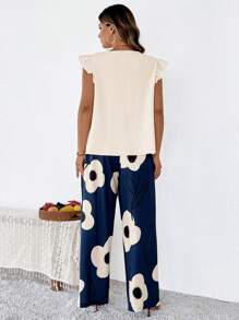 SHEIN Clasi 2pcs Plus Size Solid Color Ruffle Hem Top And Floral Print Pocket Pants Set - Apricot - View 2