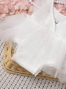 SHEIN Newborn Girl Photography Outfits Newborn Lace Romper Set Infant Photoshoot Props Baby Girl Contrast Mesh Bodysuit With Headband - White - View 6