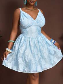 Slaydiva Vestido de falda corta tipo tarta de cintura estrecha confeccionado en tela azul con cortes láser para mujeres de talla grande, nuevo para primavera y verano 2025 para el resort casual - Azul - Ver 5