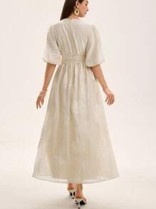 Revavyn Váy ngắn tay cổ chữ V thêu thanh lịch xuân/hè mới, màu mơ - Màu be - Xem 2